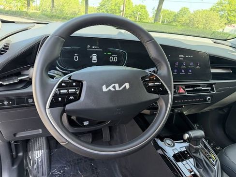 Certified 2025 Kia Niro EX FWD image 14