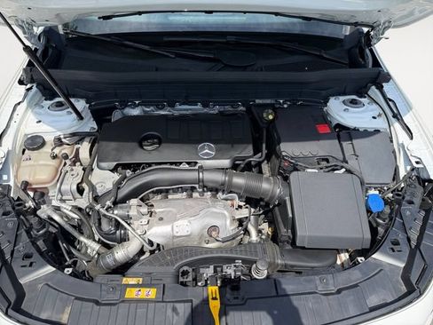 Used 2023 Mercedes-Benz GLB 250 4MATIC image 34