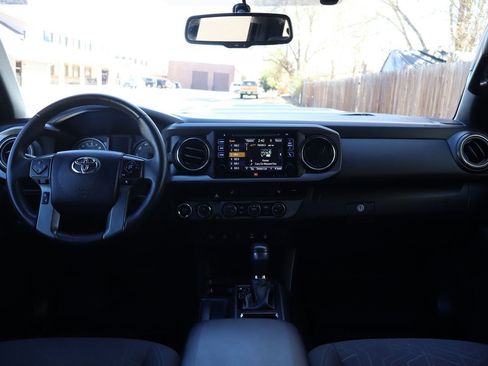 Used 2017 Toyota Tacoma TRD Sport image 17