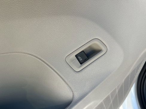 New 2026 Volkswagen Atlas SE image 14