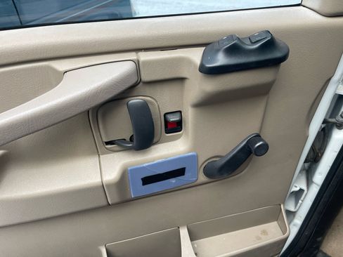 Used 2011 Chevrolet Express 1500 image 10