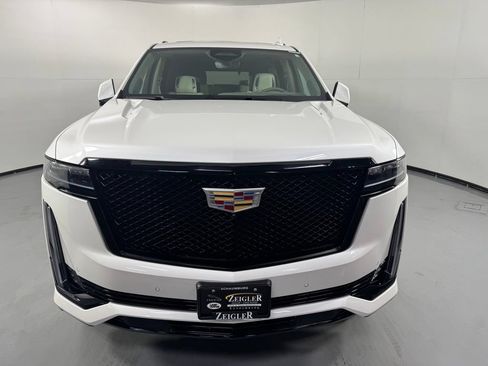 Used 2024 Cadillac Escalade Sport Platinum w/ Heavy-Duty Trailer Package AWD/4WD image 2