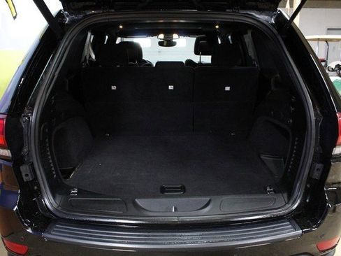 Used 2019 Jeep Grand Cherokee Laredo image 6