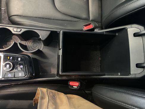 Used 2025 Kia Sportage EX image 17