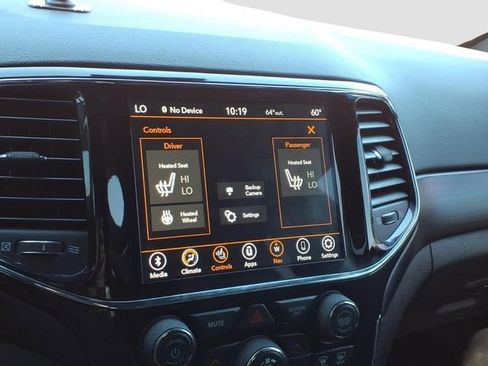 Used 2021 Jeep Grand Cherokee Laredo X AWD/4WD image 15