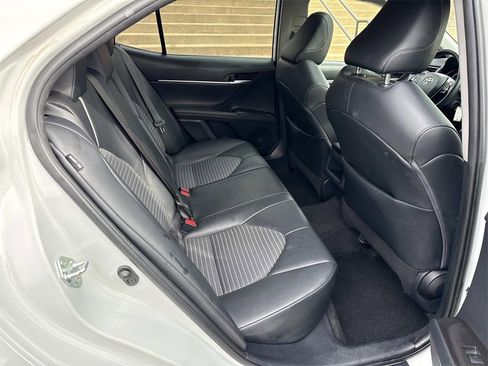 Used 2022 Toyota Camry SE w/ Cold Weather Package image 13