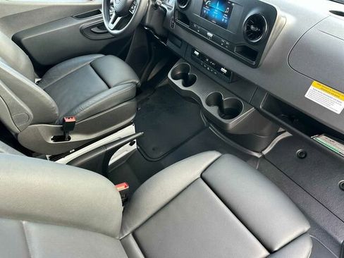 Used 2024 Mercedes-Benz Sprinter 2500 image 18