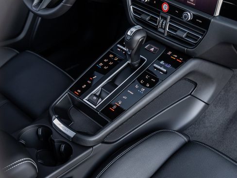 New 2026 Porsche Macan Turbo image 34