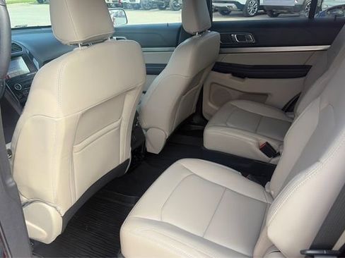 Used 2019 Ford Explorer XLT w/ Equipment Group 202A AWD/4WD image 10