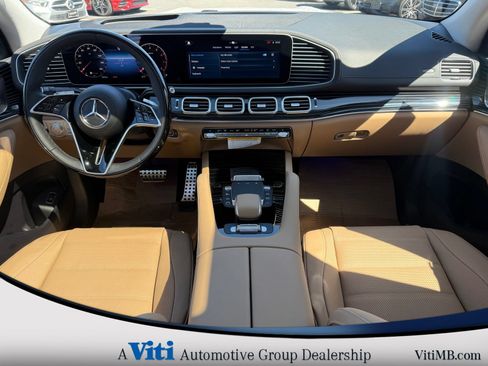 Used 2026 Mercedes-Benz GLS 450 4MATIC image 2