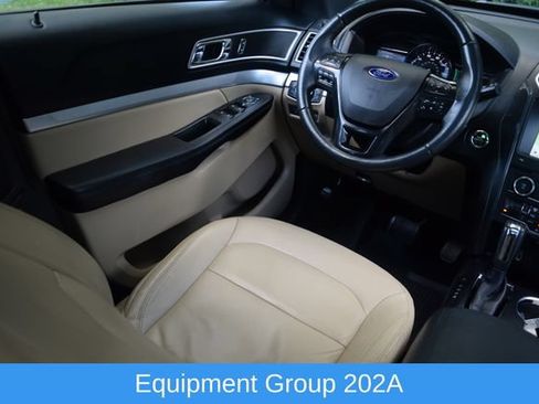 Used 2017 Ford Explorer XLT w/ Equipment Group 202A AWD/4WD image 2