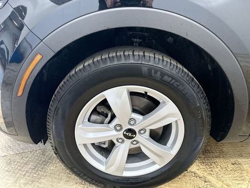 Used 2023 Kia Sorento LX FWD image 19