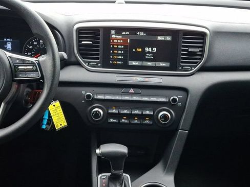 Used 2020 Kia Sportage LX AWD/4WD image 16