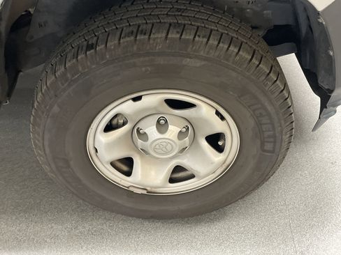 Used 2020 Toyota Tacoma SR image 6