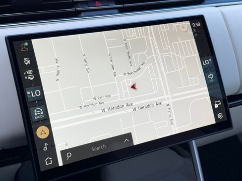 Used 2025 Land Rover Range Rover SE image 4