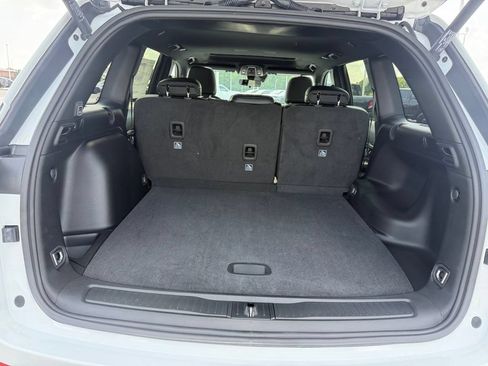 New 2026 Jeep Grand Cherokee Altitude RWD image 18
