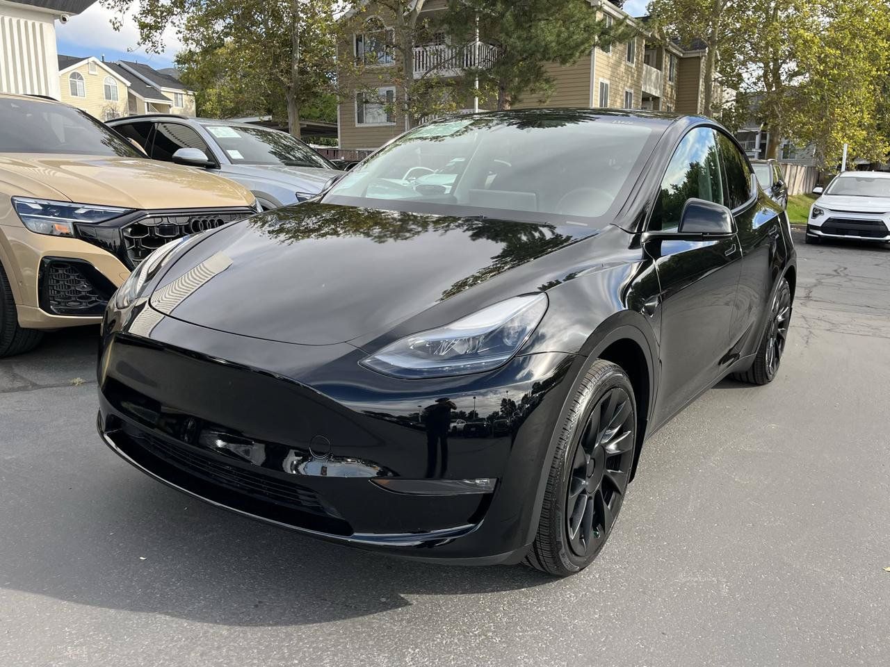 Used 2025 Tesla Model Y Long Range AWD/4WD image 13