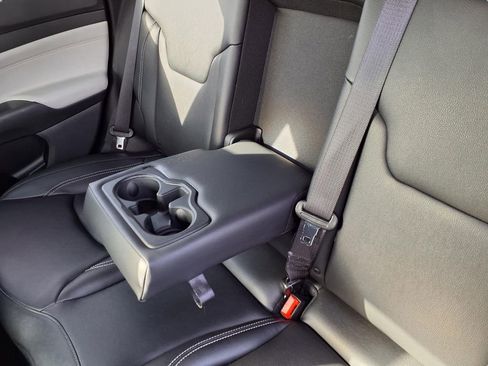 Used 2025 Jeep Compass Limited image 25