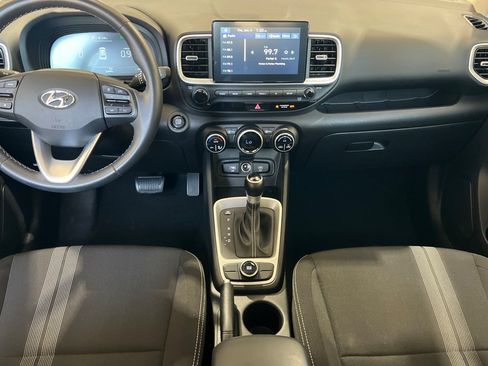 Used 2025 Hyundai Venue SEL FWD image 17