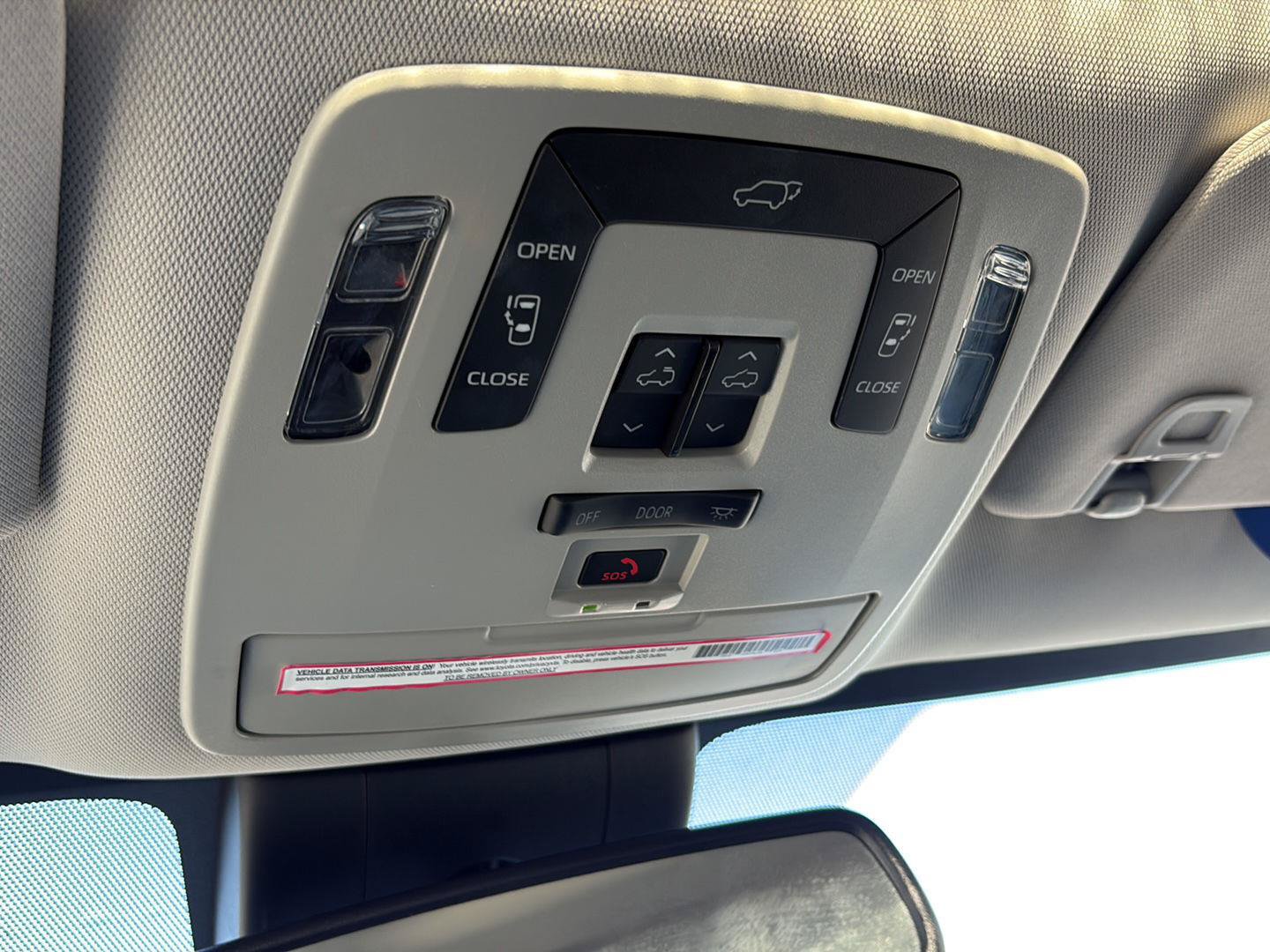Used 2023 Toyota Sienna XLE FWD image 27