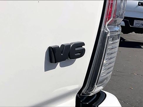 Used 2021 Toyota Tacoma TRD Sport w/ Technology Package image 9