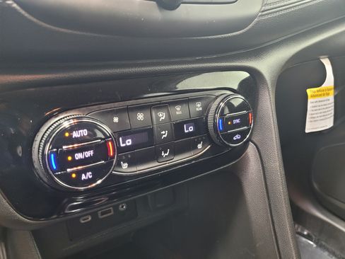 Used 2023 Buick Encore GX Select FWD image 24