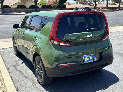 Used 2022 Kia Soul EX FWD image 5