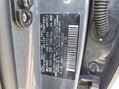 Used 2025 Hyundai Venue SEL FWD image 28