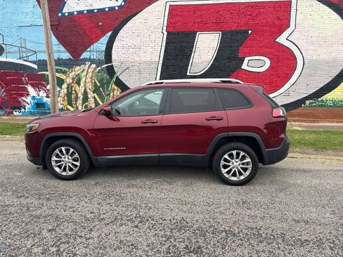 Used 2020 Jeep Cherokee Latitude FWD image 3
