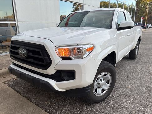 Used 2022 Toyota Tacoma SR image 1