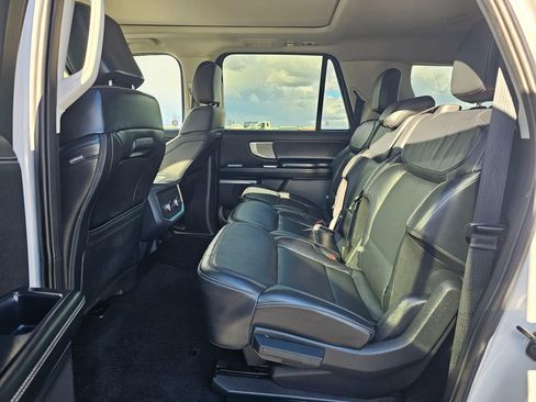 Certified 2025 Ford Expedition Max Platinum image 12