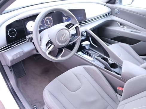Used 2024 Hyundai Elantra SEL FWD image 22