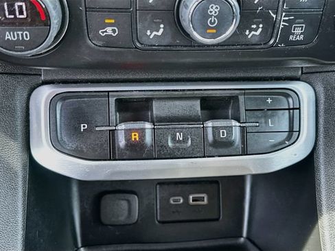 Used 2020 GMC Acadia SLE w/ Driver Convenience Package FWD image 17