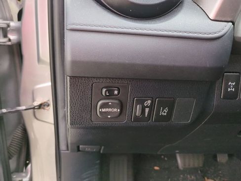 Used 2018 Toyota RAV4 LE image 13