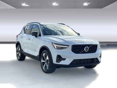 New 2026 Volvo XC40 B5 Plus w/ Protection Package Premier image 7