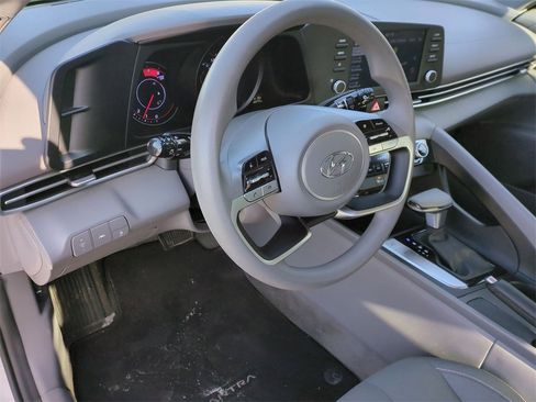 Used 2022 Hyundai Elantra SEL image 9
