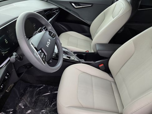 Used 2024 Kia Niro EX Touring FWD image 8