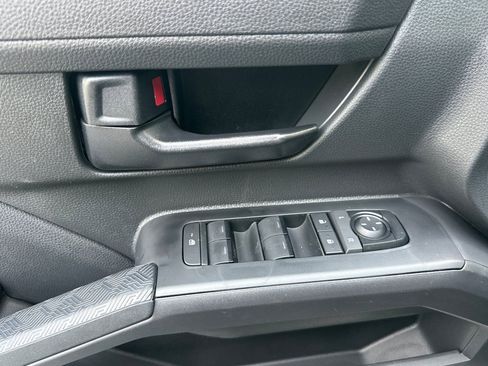 Used 2025 Toyota Tacoma SR5 AWD/4WD image 9