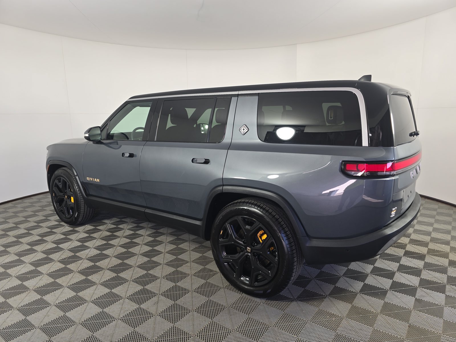 Used 2023 Rivian R1S Adventure Quad AWD/4WD image 3