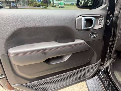 Used 2021 Jeep Wrangler Unlimited Rubicon w/ Uconnect 4C Nav & Sound Group AWD/4WD image 18