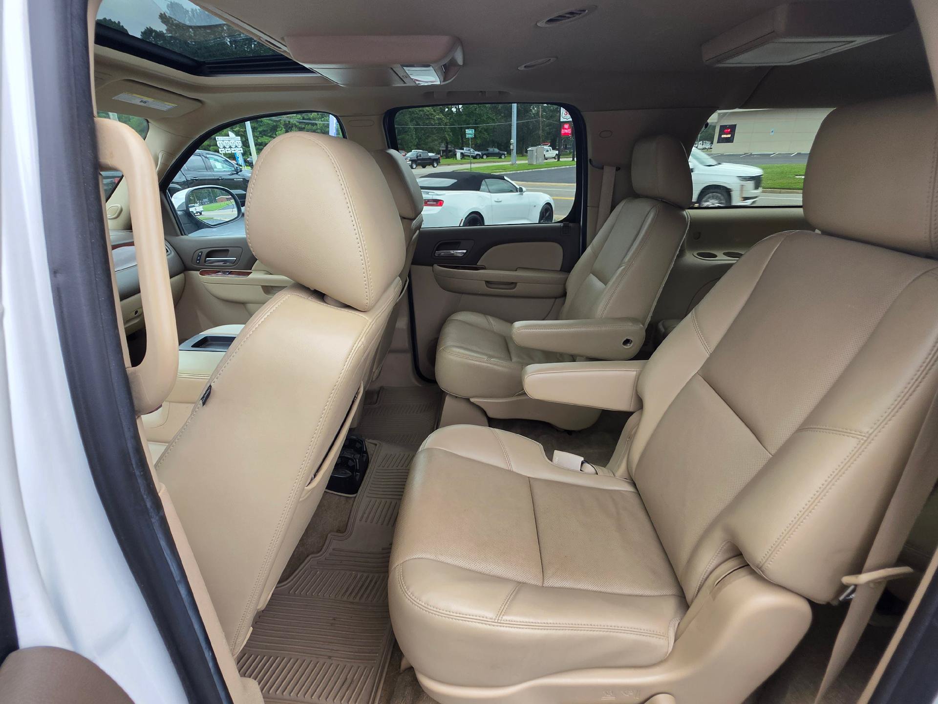 Used 2014 Chevrolet Suburban LTZ AWD/4WD image 8