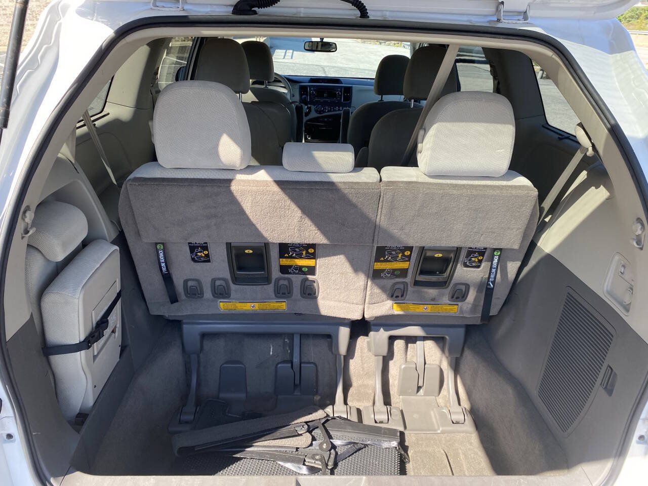 Used 2014 Toyota Sienna LE FWD image 25