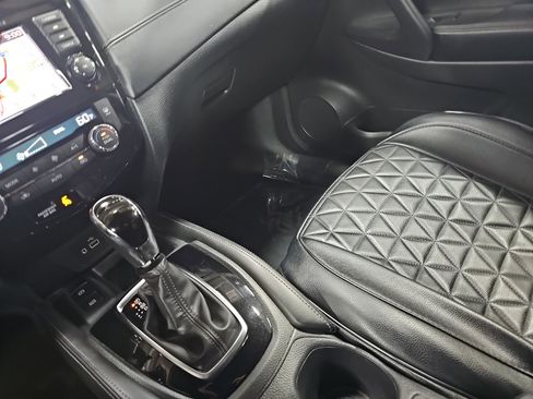 Used 2019 Nissan Rogue SL image 27