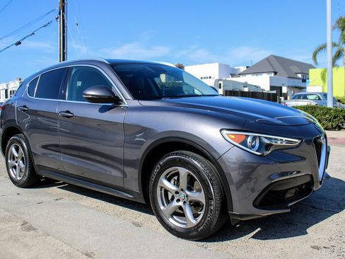 Used 2018 Alfa Romeo Stelvio AWD image 8