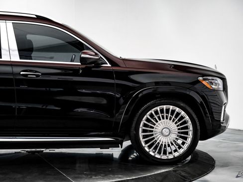 Used 2024 Mercedes-Benz Maybach GLS 600 4MATIC image 16