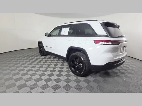 Used 2023 Jeep Grand Cherokee Altitude RWD image 44