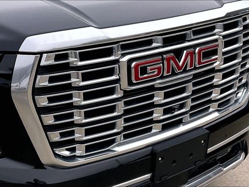 Used 2025 GMC Yukon XL Denali AWD/4WD image 29