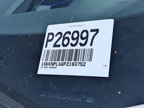 Used 2023 GMC Acadia Denali w/ Denali Ultimate Package FWD image 10