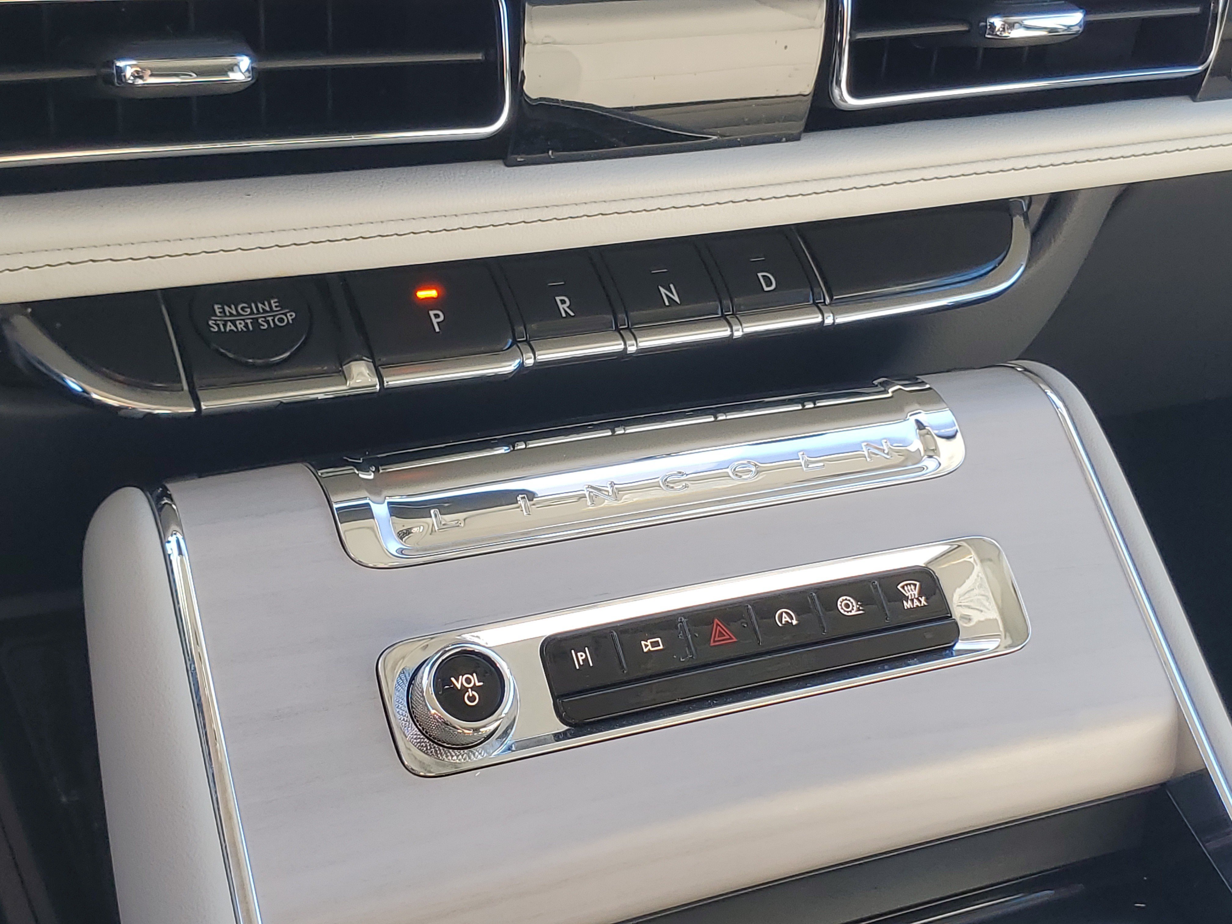 Used 2025 Lincoln Aviator Reserve w/ Equipment Group 201A AWD/4WD image 18