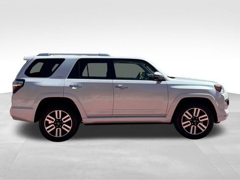 Used 2024 Toyota 4Runner Limited AWD/4WD image 9